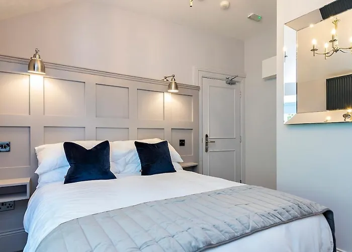 Modern Studio On The Marina